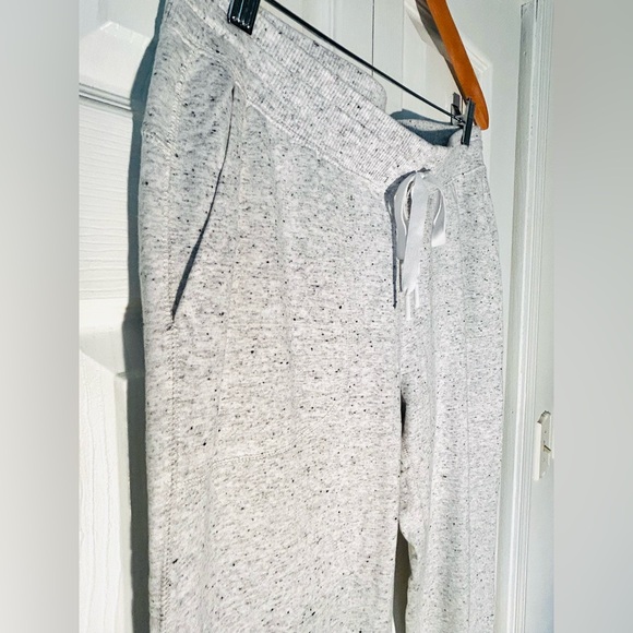 Amazon Essentials NWOT’s Light Gray Slim Fit Lightweight Jogger Pants - Picture 5 of 7